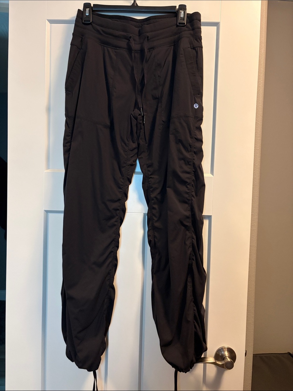 Women’s lululemon lined dance pants with drawstring bottoms size 8Reg